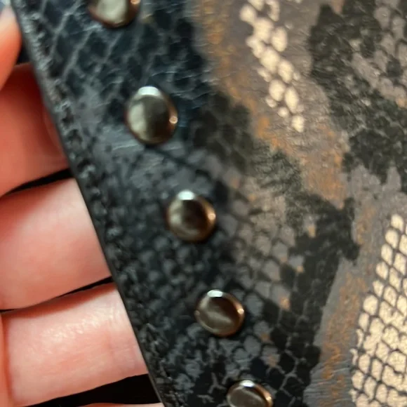 Snake, print, couch, purse - Picture 6 of 7